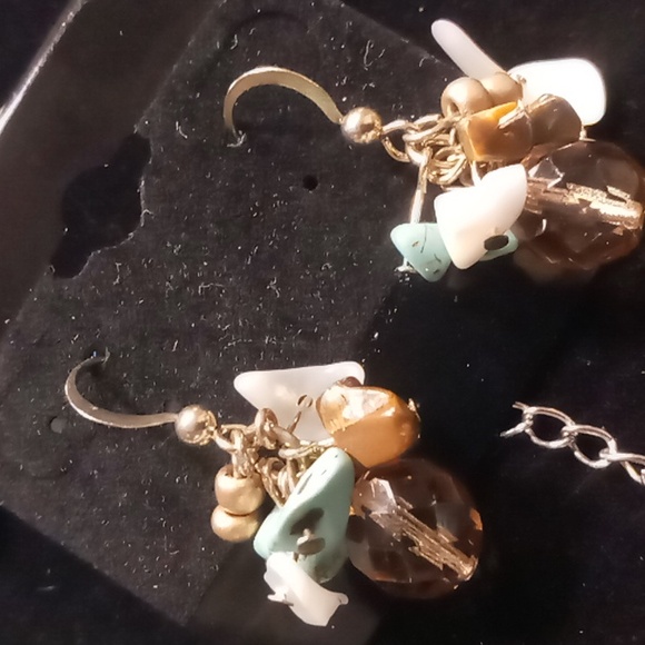 Turquoise howlite necklace on silk string 18 inches long nwot with earrings - Picture 3 of 10